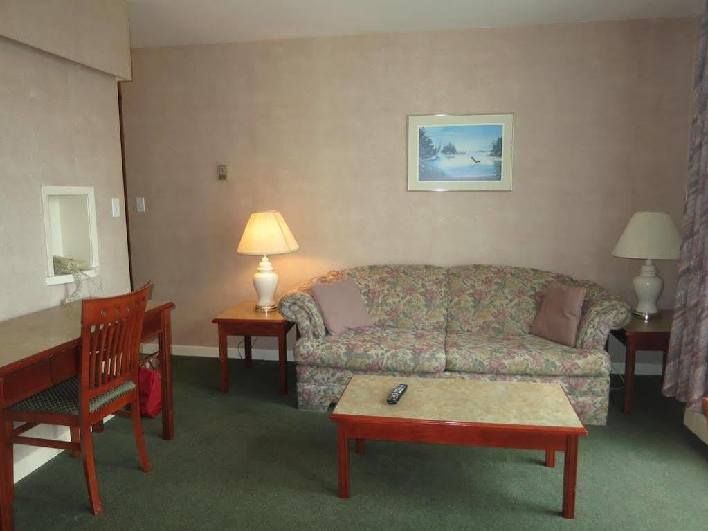 Tropicana Suite Hotel Vancouver Exterior photo